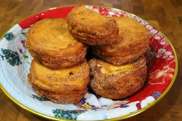 Rabanada recheada com doce de maçã
