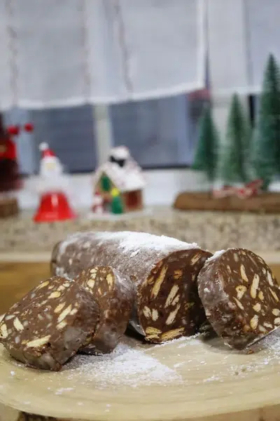Salame de chocolate com amêndoa