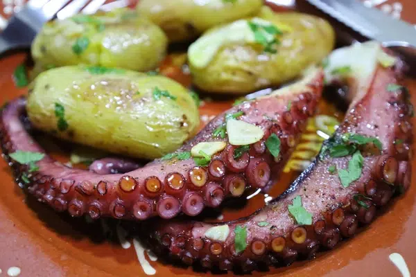 Polvo à lagareiro com batatas a murro